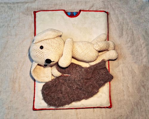 RUKAVIČKA, RUKAVIČKA, KTO V TEBE BÝVA?